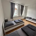 9 Betten Plus Sofa 4 Zimmer Room Dms Apartment Toplage City Rooms